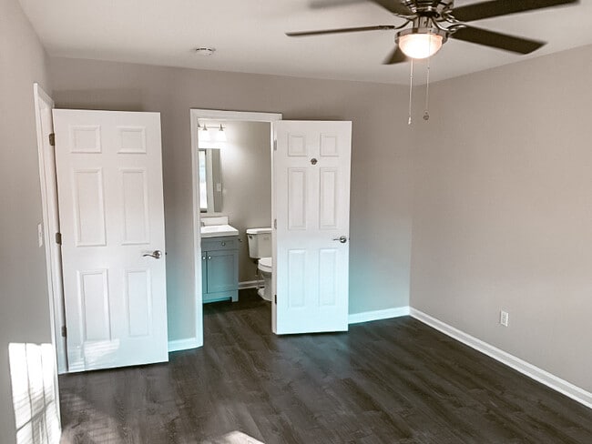 Building Photo - Room in Duplex on Lee St