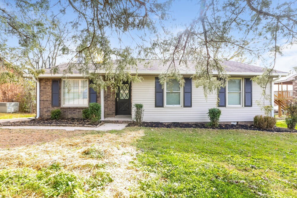 Primary Photo - 302 Forest Retreat Rd