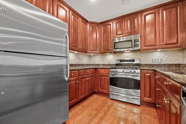 Foto del edificio - 7400 River Rd