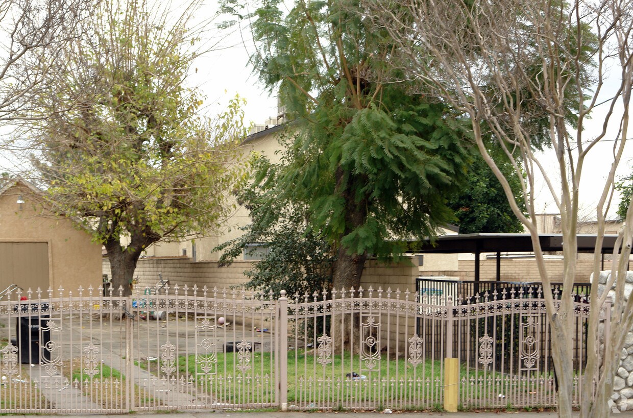 Building Photo - 1425 N Lugo Ave