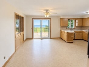 Building Photo - 4040 Shore Dr