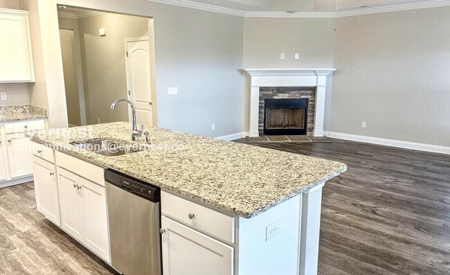 Building Photo - 130 Shrewsberry Dr