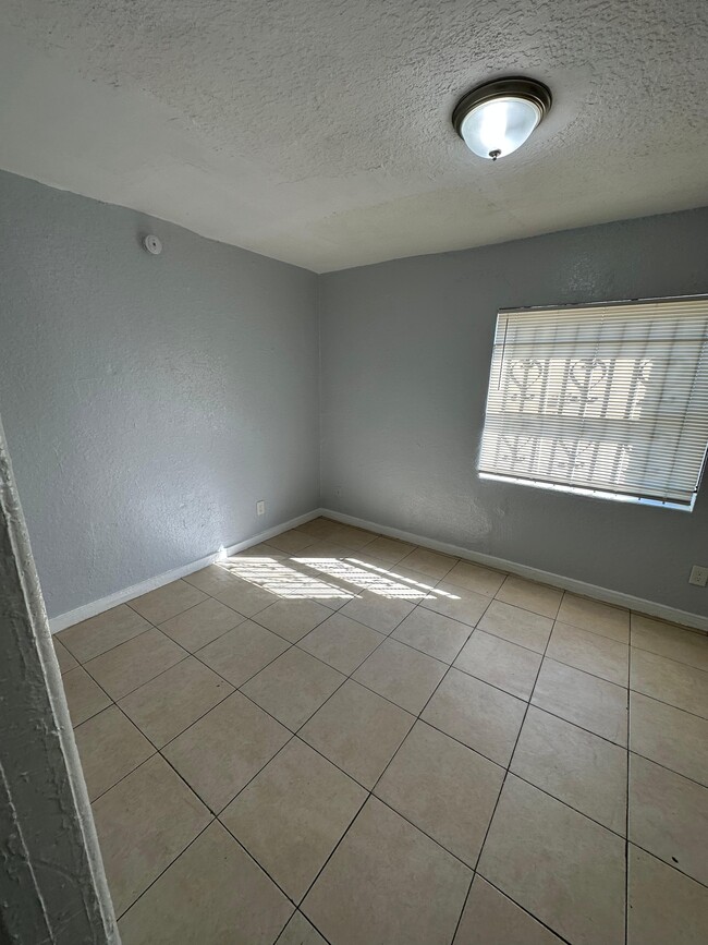 Building Photo - 312 Acosta St