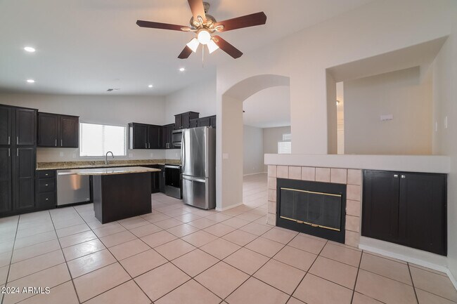 Foto del edificio - 8505 W Windsor Ave