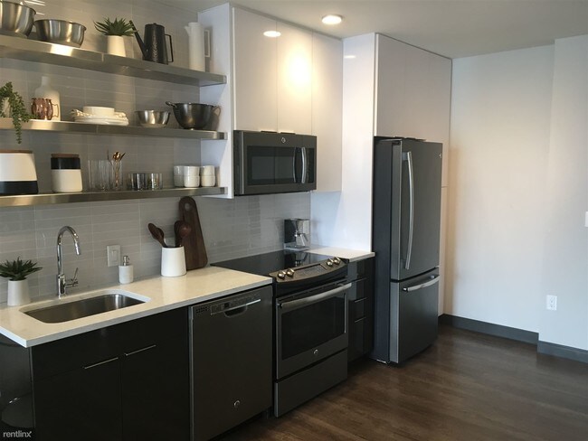 Foto del edificio - 1 br, 1 bath Apartment - 126 Border St # 1BED