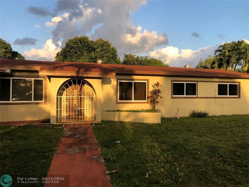 Foto principal - 12975 NW 18th Ct