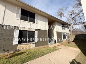 Building Photo - 1207 N Clay St