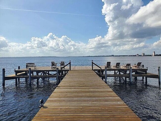 Foto del edificio - 842 Cedar St