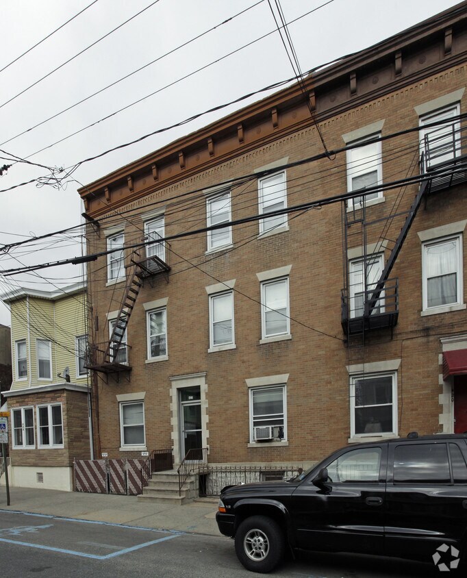 Primary Photo - 422 56th St