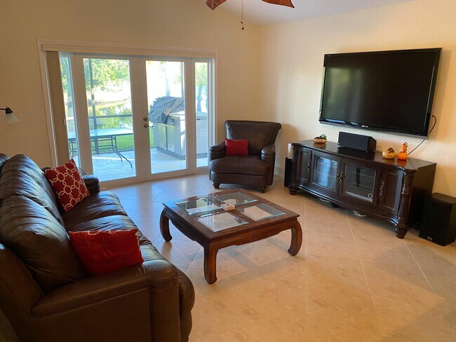 Building Photo - 2525 Stonegate Dr