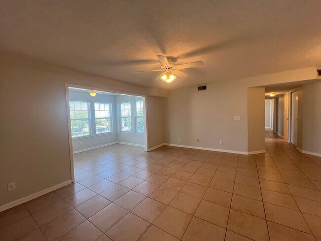 Foto del edificio - 2265 Huntingdon Dr