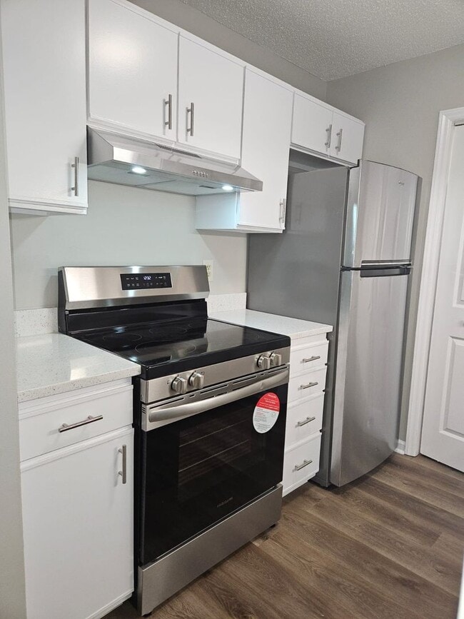 Building Photo - Three bedroom, two bath condo in High Point