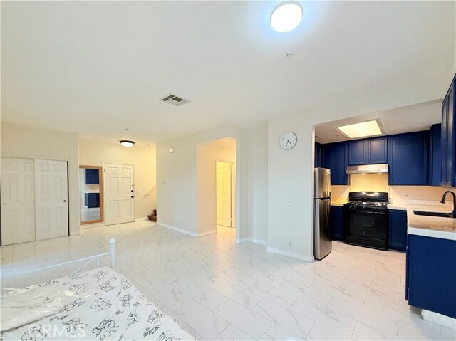 Building Photo - 319 W Duarte Rd