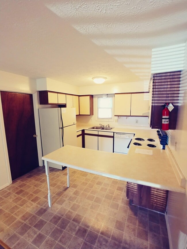 Foto del edificio - College Park - August 2026