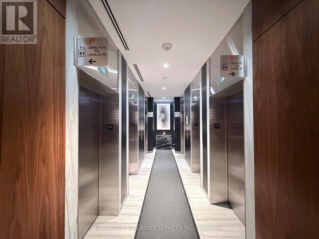 Photo du bâtiment - 8 Eglinton Ave E