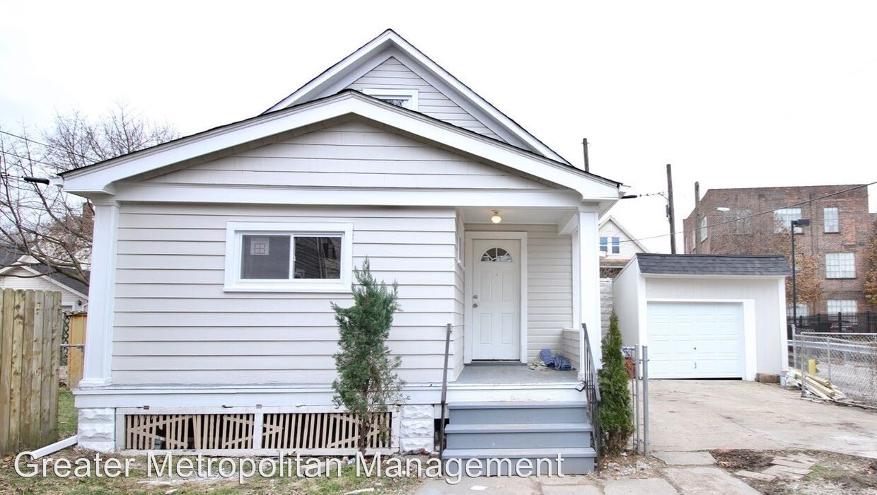 Foto principal - 3 br, 1 bath House - 2105 Corning Avenue
