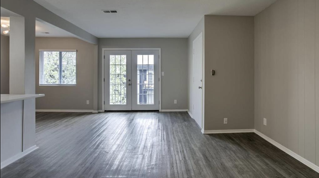 Building Photo - 809 W 40th St