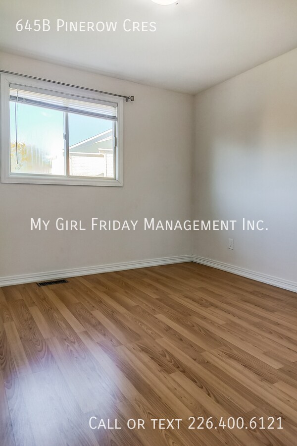 Photo du bâtiment - Stunning Townhome Available Immediately!