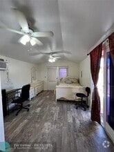 Building Photo - 242 NE 39th Ct