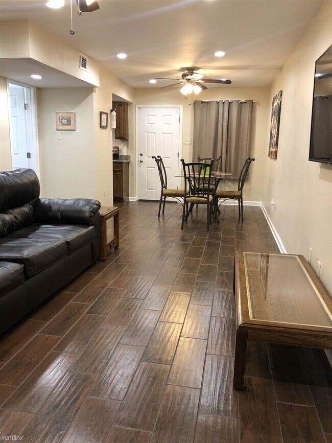 Building Photo - 3 br, 2.5 bath Townhome - 6 Shepard Court A