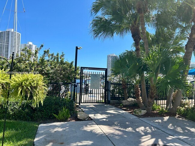 Foto del edificio - 3565 Magellan Cir