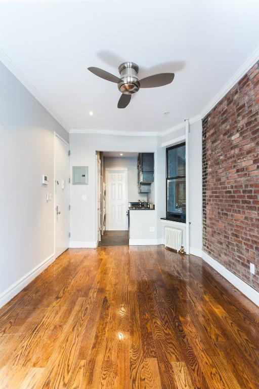 Foto del edificio - 382 E 10th St