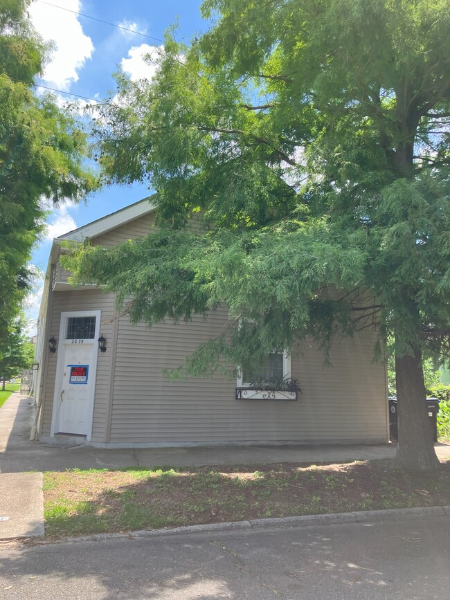 Street view - 2039 Valence St