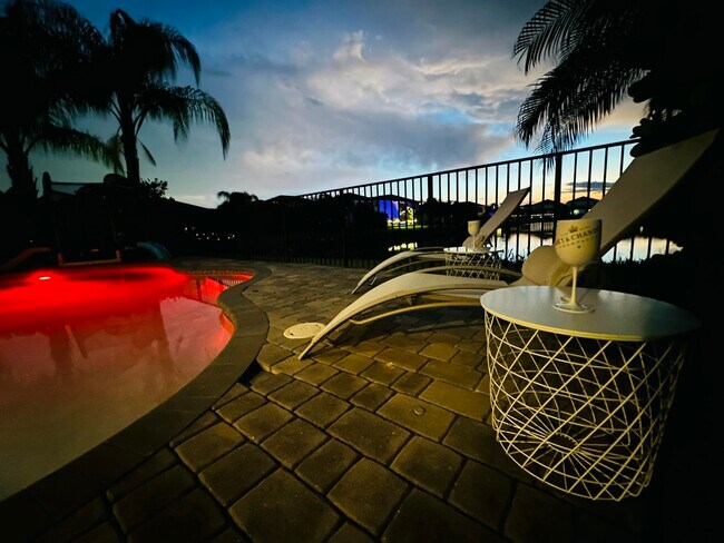 Foto del edificio - 15377 Green River Ct