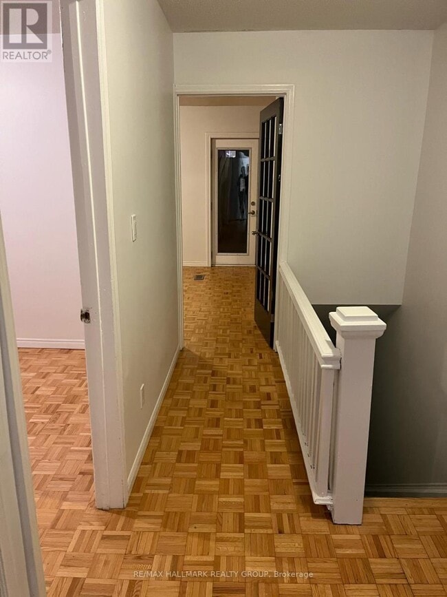 Building Photo - 133 Spadina Ave