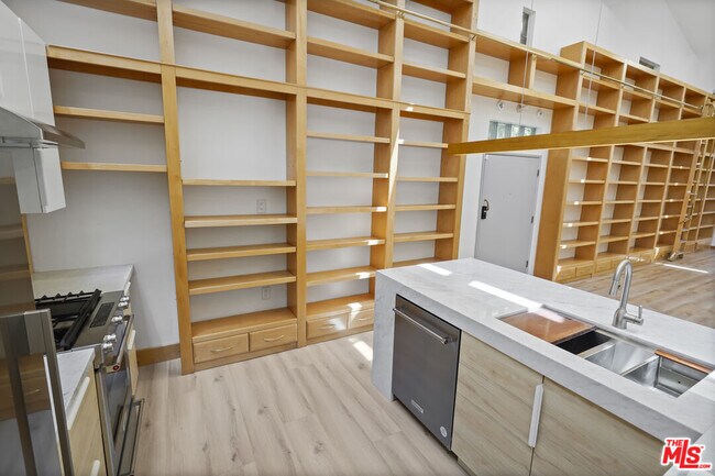 Foto del edificio - 28828 Selfridge Dr
