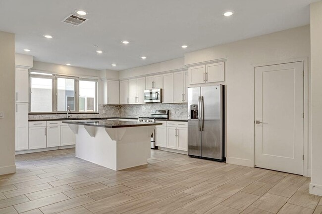 Building Photo - 330 Riesling Ave
