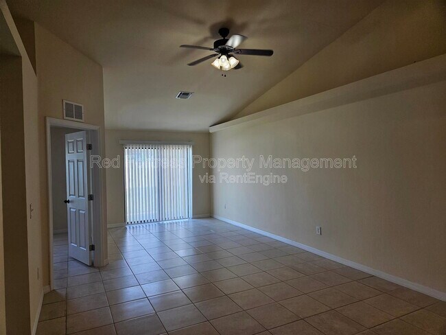 Foto del edificio - 542 SE 6th Pl