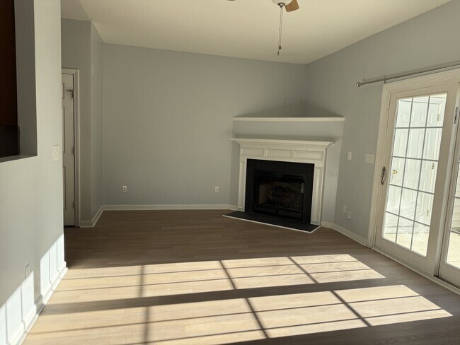 Building Photo - 1206 Maroon Dr