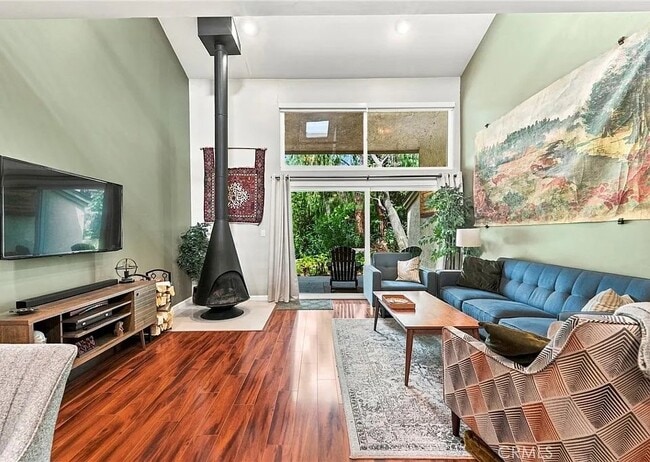 Foto del edificio - 4900 E Chapman Ave