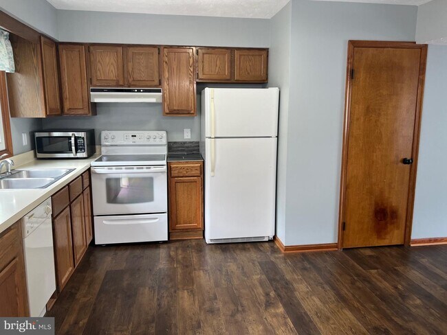 Foto del edificio - 1337 Robinhood Ln