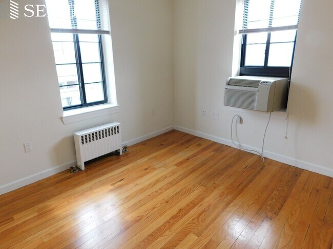Building Photo - 56 Brattle St