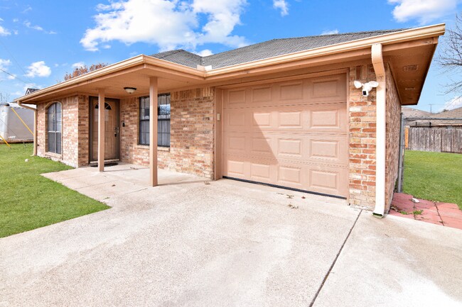 Foto del edificio - 310 Fowler Dr