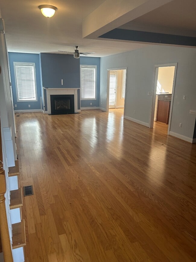 Building Photo - 1115 Helmsdale Dr