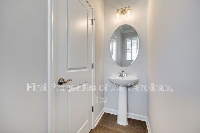 Foto del edificio - 229 Brooks Springs Drive