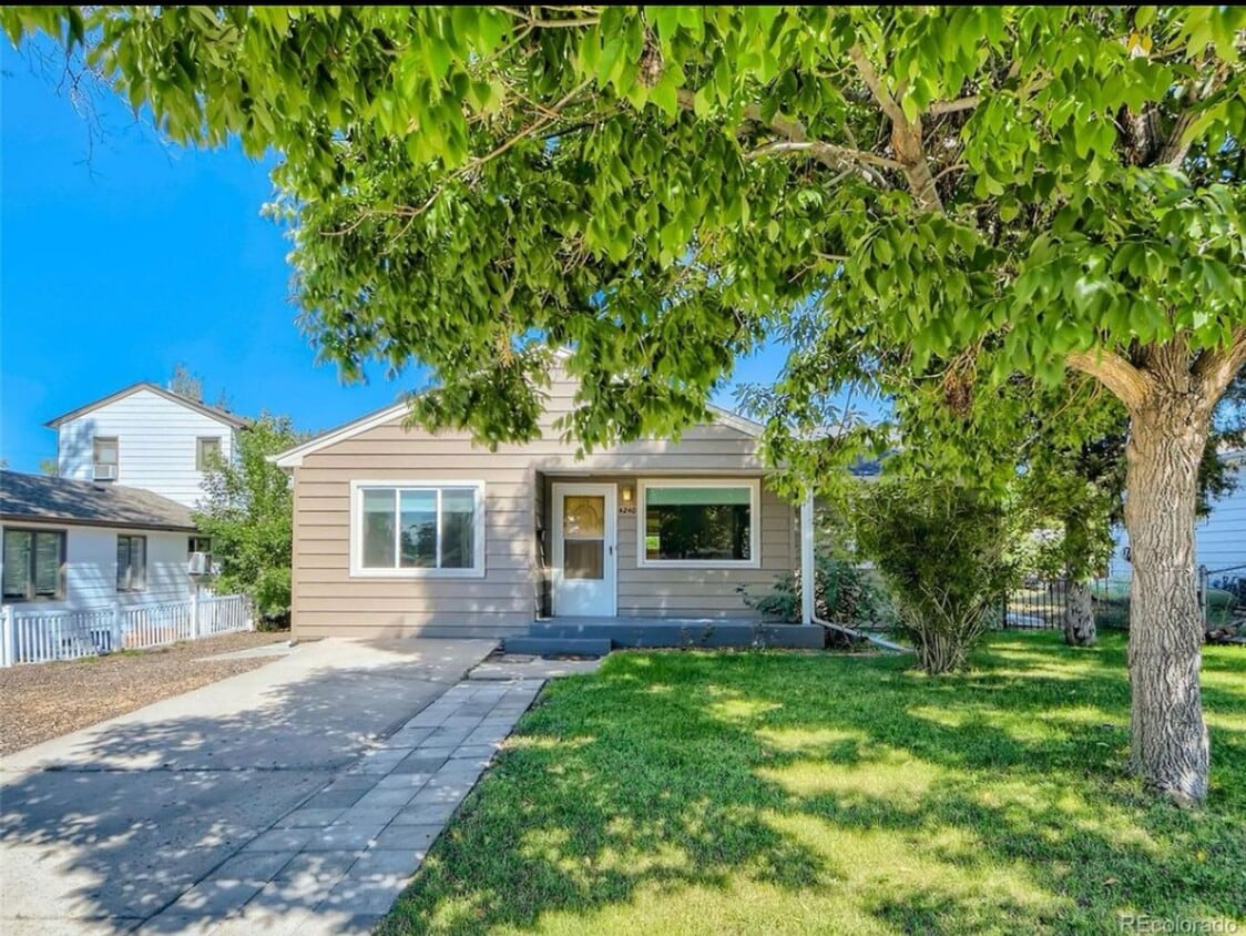 Primary Photo - 3 Bedroom 2 Full Bath Single Family Home I...
