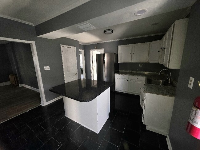 Building Photo - 72 Lincoln St