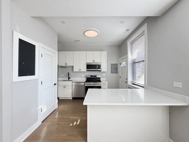 Foto del edificio - 3836 N Wilton Ave