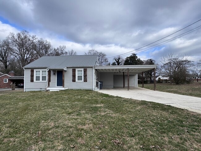 Building Photo - 1615 N Maple Ave