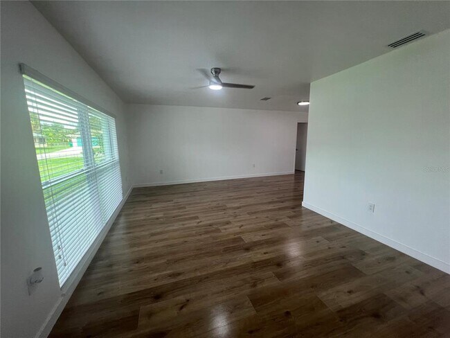 Foto del edificio - 21371 Knollwood Ave