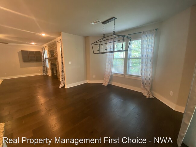 Building Photo - 3 br, 2 bath House - 1 Elms Circle