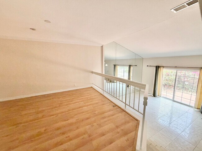 Building Photo - Tri-Level Townhome with attached 2 Car Garage