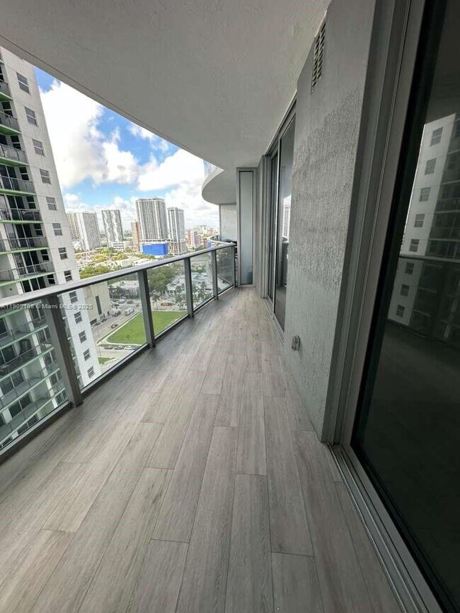 Foto del edificio - 488 NE 18th St