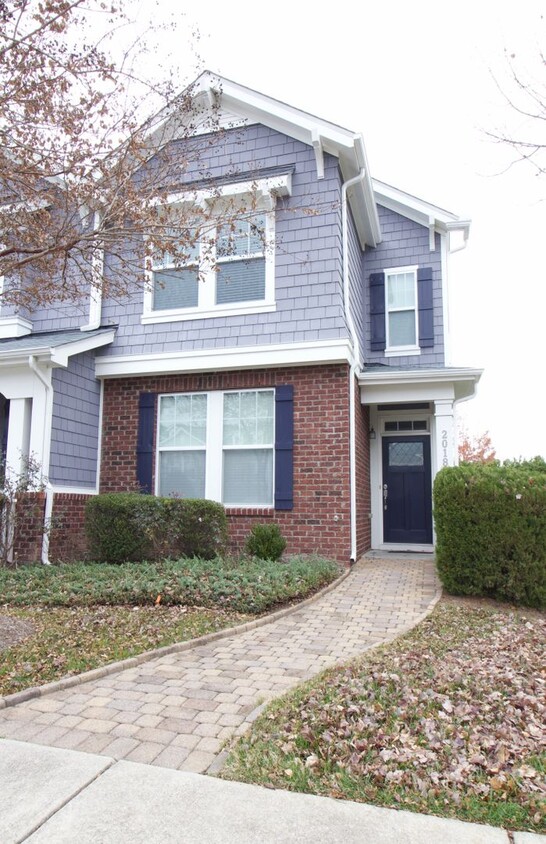Primary Photo - Breathtaking 2 Bd/2.5 Baths End-Unit Townh...