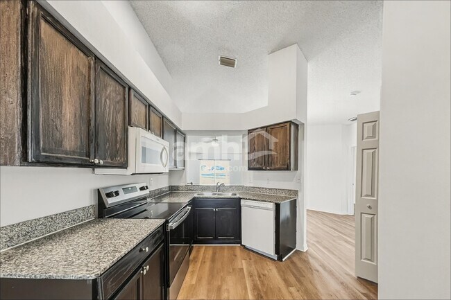 Foto del edificio - 11806 Brenford Crest Dr
