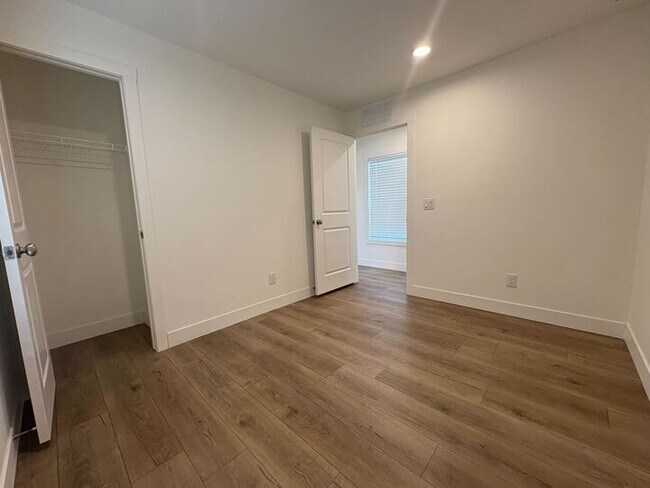 Foto del edificio - 2060 N Center St